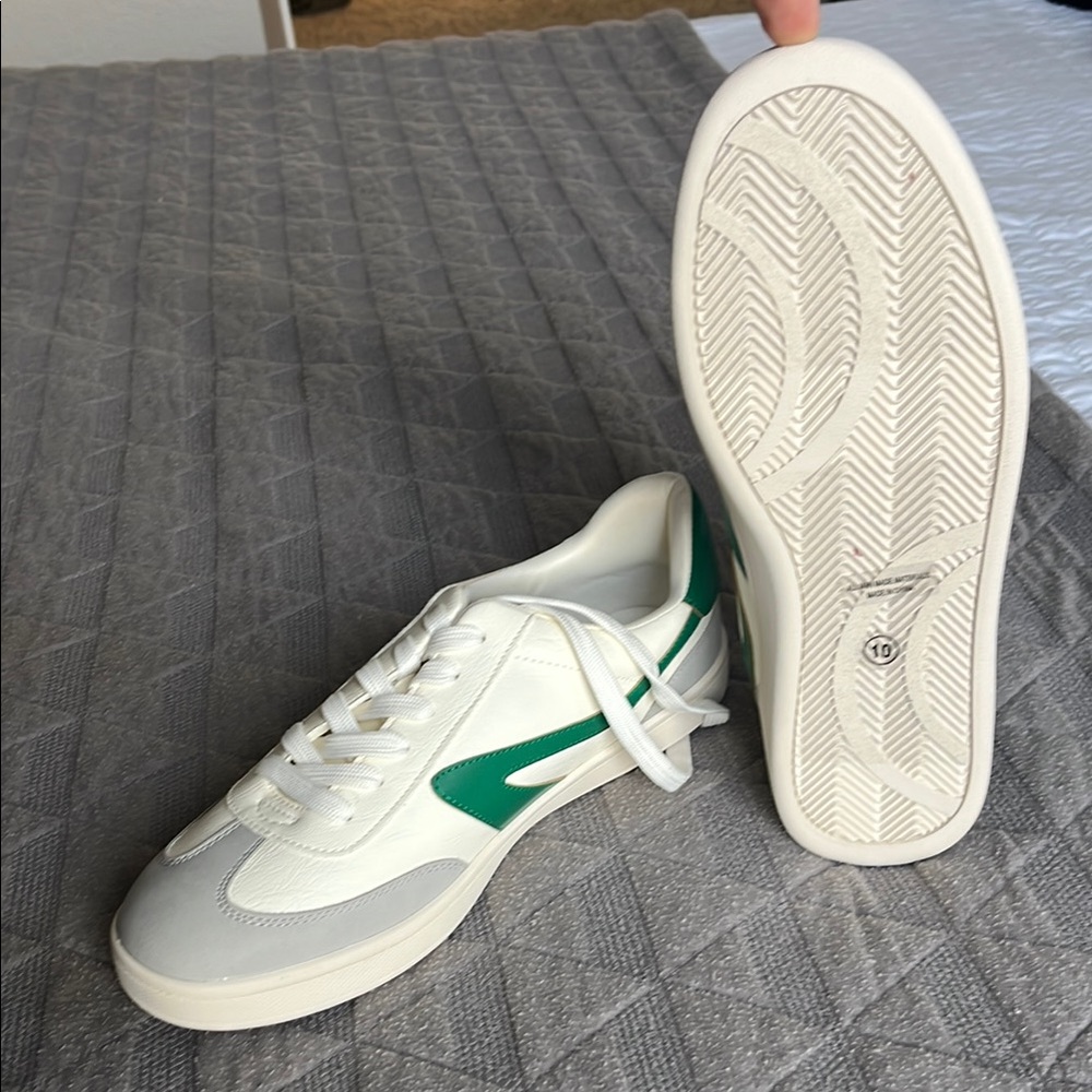 DV by Dolce Vita Green and White Retro Sneakers - Picture 2 of 5